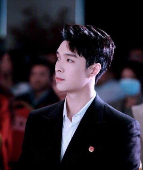 张艺兴录制《向往的生活》路透，粉丝：想看彩灯跟他同框！