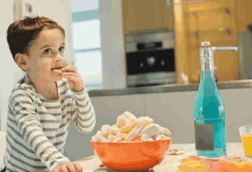 个子|孩子总是比别的孩子矮半截, 原来都是因为妈妈的错, 好妈妈赶紧改正