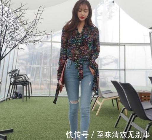 紧身褡|百搭有型的牛仔裤,一直是女性喜欢的单品,简约却不过时