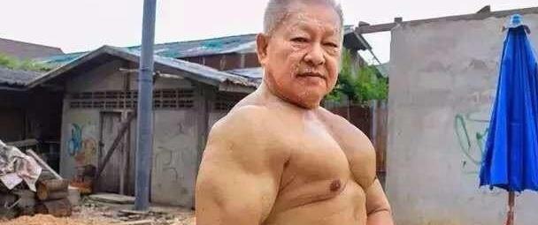 健身|74岁大爷坚持健身40年, 练就一身强壮肌肉, 开班教学只收1块钱