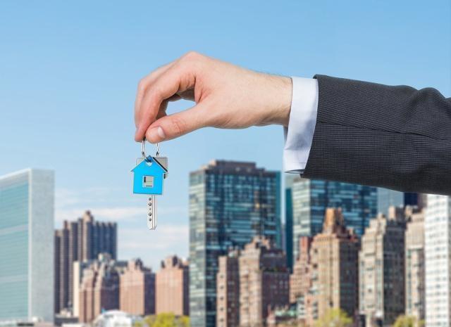 陈佩斯|真真假假,“现在不买房,以后更买不起房”,马云曹德旺怎么看