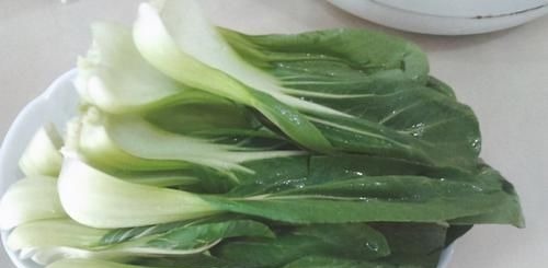 衰老|人到中年想长寿，要多吃3种食物，能够软化血管，延缓衰老