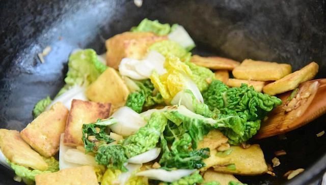 钙片|春季,这菜正当季,3元一把,孩子要多吃,低脂高钙,胜过吃钙片