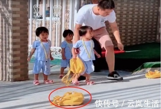 心理健康|爸爸接三胞胎放学迟到了,女儿们一脸不满,网友:女人生气都一样