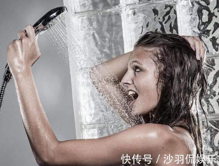 洁面巾|最伤脸的5个洗法,越这样洗,皮肤粗糙毛孔越大,有烂脸危险