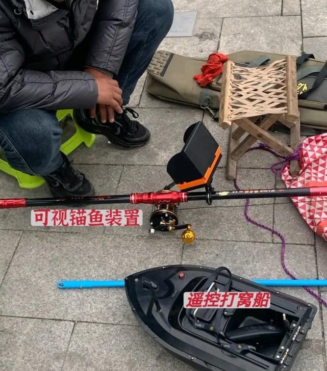 天津海河这样“钓鱼”也行？有人“可视锚鱼”加遥控船打窝，公开叫卖渔获物