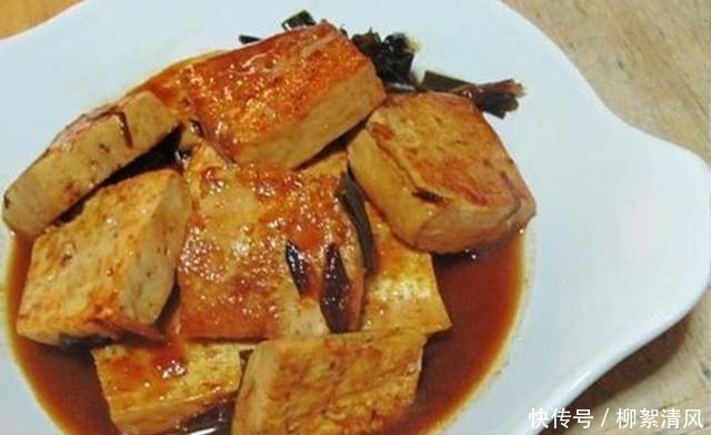 翻炒均匀|自创的菜肴,朋友却说是“黑暗料理”,下一秒竟连吃两大碗