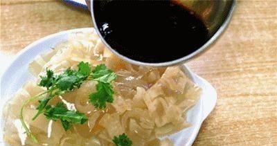 做猪皮冻时,只用猪皮是不行的!多加这“东西”,皮冻好吃不油腻