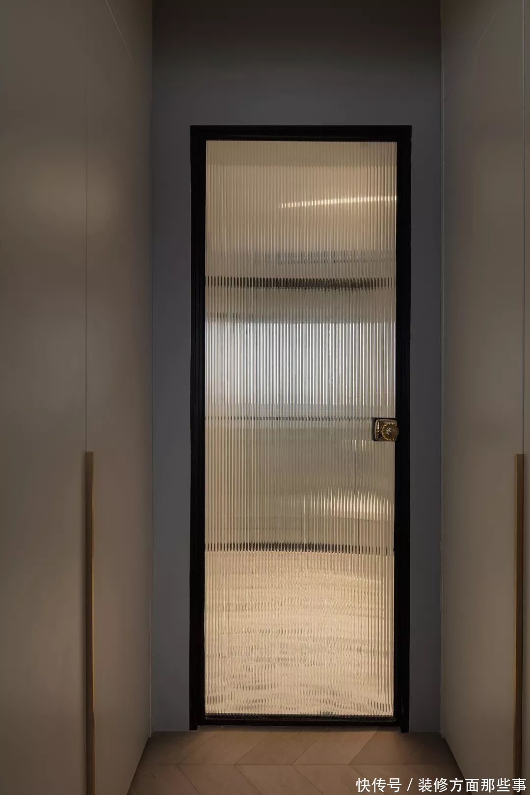 三居|90平个性三居装修，这样的隐形门设计，还是头一次见！