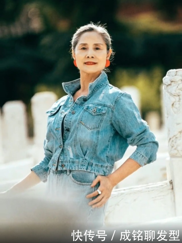 大长腿|70岁奶奶凭借穿搭出圈，烈焰红唇高跟鞋一样不落，气质不输年轻人
