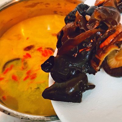 海参菌菇花胶鸡浓汤