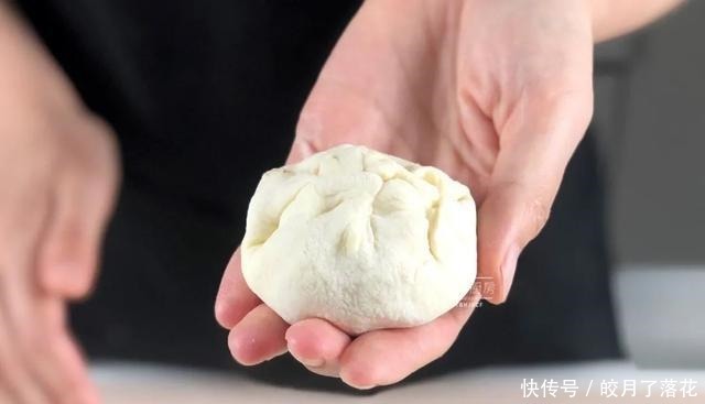 这个烧饼我都不敢经常做,不用发面、不用醒面,锅里烙一烙,连吃三个不过瘾!