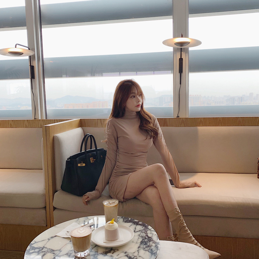 街拍 卡其色套装美女街拍, 高雅迷人, 贵族气质满满