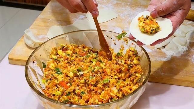 霜降前后，这菜大量上市，营养极高，又鲜又嫩别错过，包饺子最香