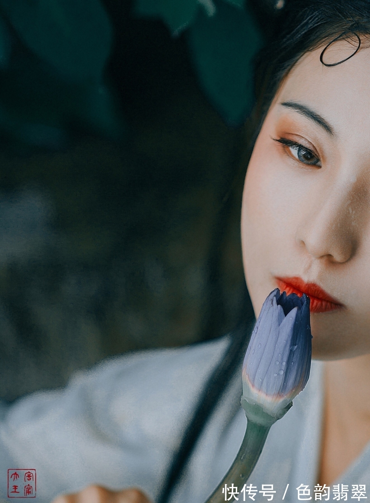 绛袍春浅护云暖&秋江渺渺芙蓉芳,秋江女儿将断肠,绛袍春浅护云暖,翠袖日暮迎风凉