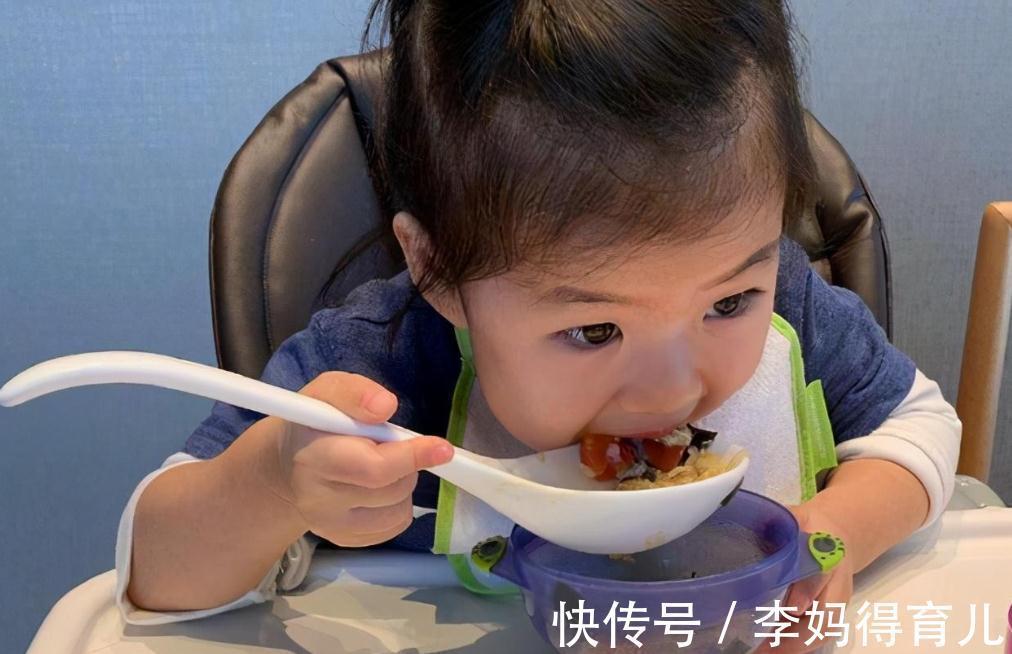 辅食|宝宝开始吃辅食后,喂奶量如何变化才合适?家长要根据月龄来判断