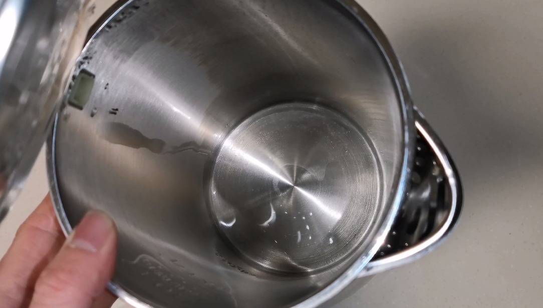 水壶|不管水壶水垢多厚多脏,教你妙招,水垢自动掉下来,简单又干净