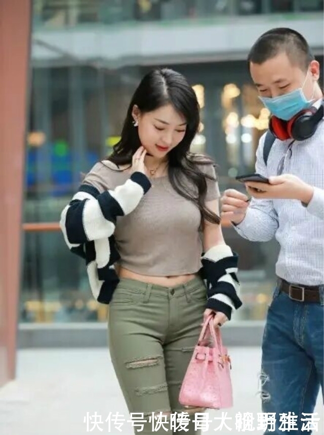 女孩|打破单调的尴尬,还要属“破洞裤”,聪明的女人都在穿