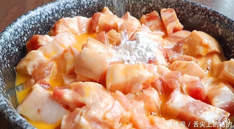 五花肉不要红烧啦,淋2个鸡蛋,你想不到的做法,每次上桌不够吃