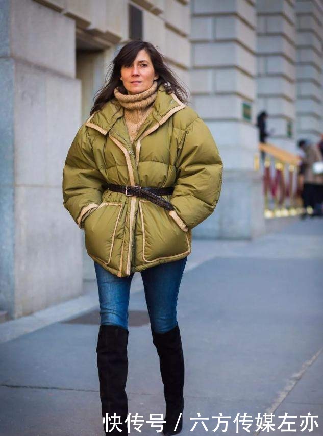 颜色融合感|女人买羽绒服,就选这3个颜色,显白显年轻,明年穿都不过时