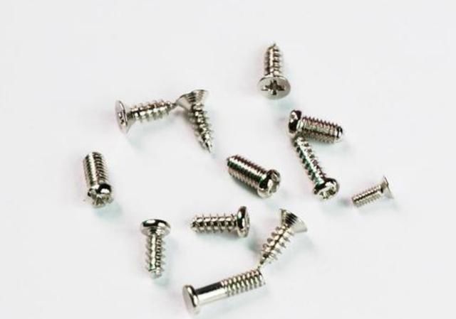 可可|满月婴儿手上戴满“金戒指”,误吞一只险些悲剧,爸妈长点心吧