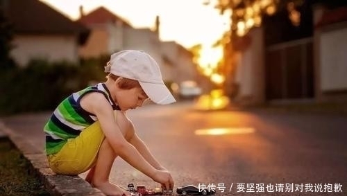 垃圾桶|孩子若是有这几种“节俭”举动,未来容易没出息,家长别再偷着乐