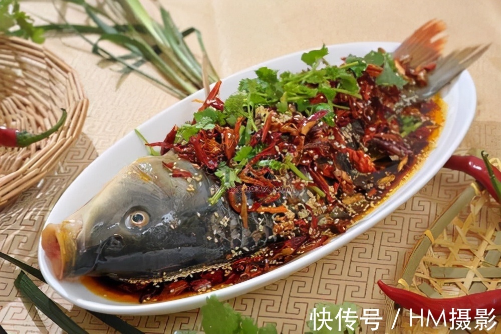 这4菜1汤已备好，荤素搭配做法简单，待客倍有面子