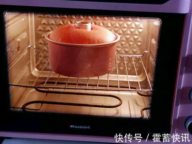 在家做个漂亮的小蛋糕,叫姐妹一起来吃个下午茶,孩子们也很喜欢