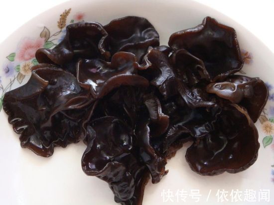 月经|女性来月经了,此几种食物要舍得吃,补血暖宫痛经不来扰