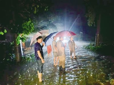 暴雨|爱比雨大 暴雨灾情下的无声大爱