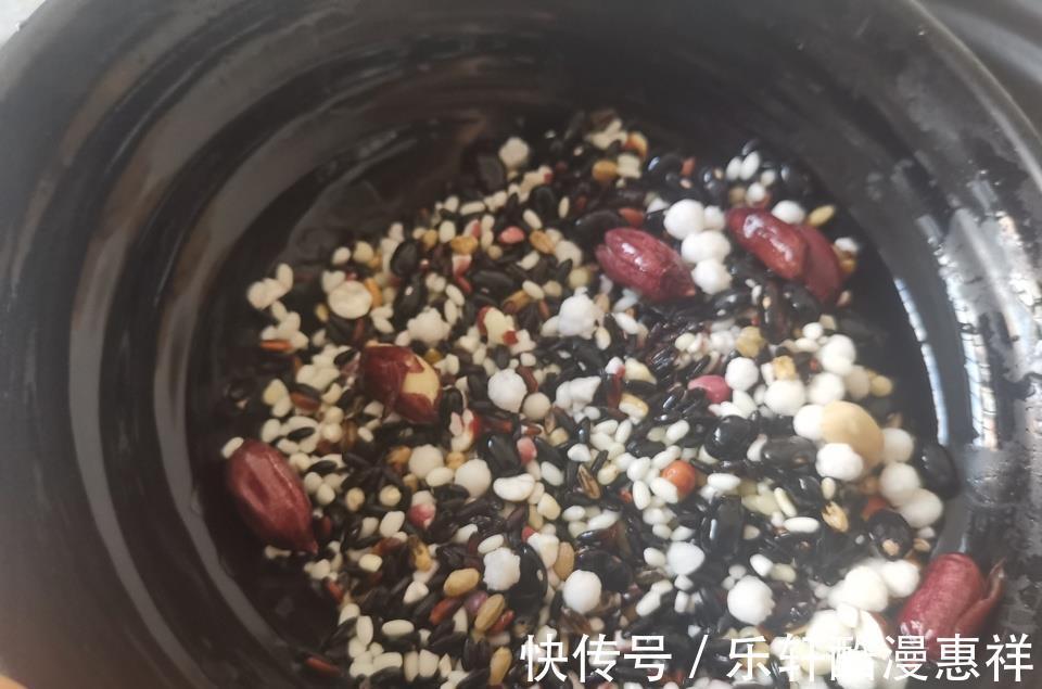 绿豆黄豆|80多岁的奶奶常吃这粥，补血益气又排毒，每天一碗头发黑精神好