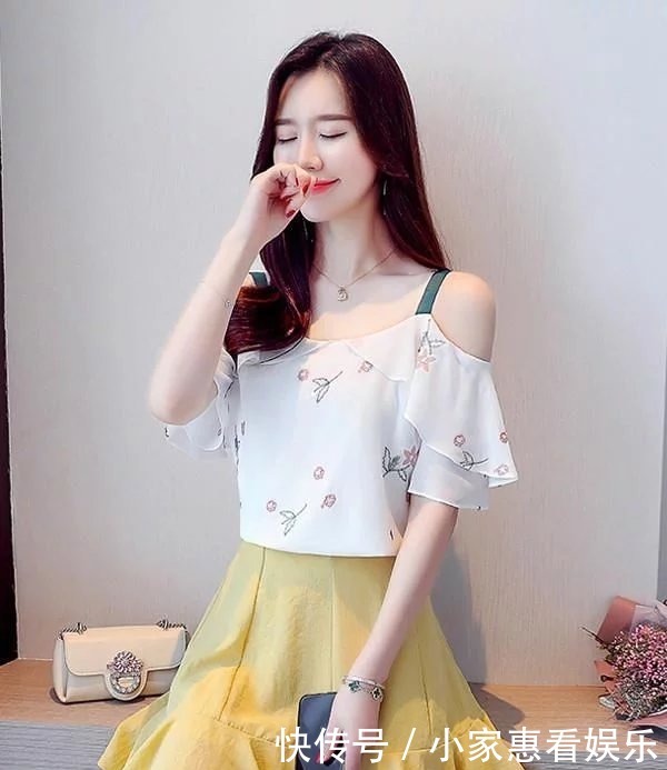 独特|凸显妹子独特穿搭风格,透露身材曲线美,展现少女青春活力气息