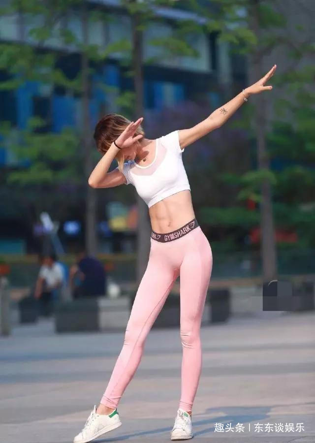 潮流 打底裤简直潮流无限，彰显女性柔美气质