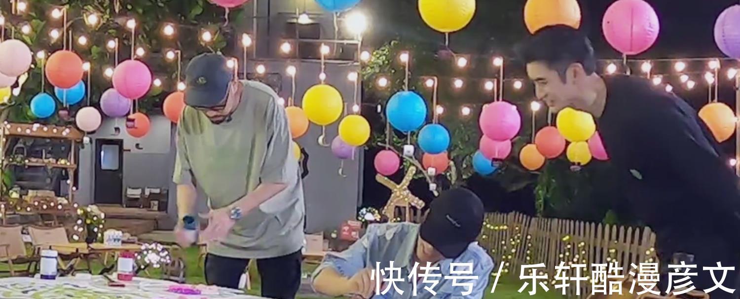 《哥哥》加更手绘海报脑洞大，黄贯中即兴创作，赵文卓出表情包