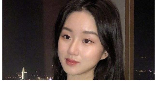 郭麒麟|她是孟非的女儿,如今23岁太优秀,难怪郭德纲着急结亲家