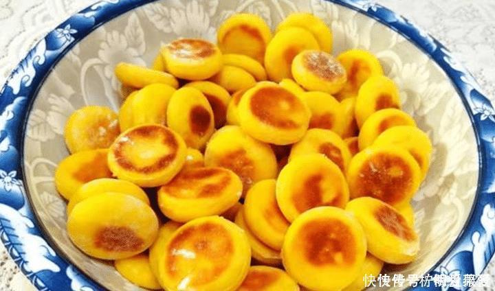 立春后,我家胡萝卜这样吃,上锅一烙,焦香酥脆,出锅全家抢着吃!