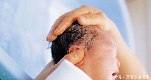 宝宝|妈妈带娃去剪头,看到自己的新发型后,宝宝请让我一个人静静