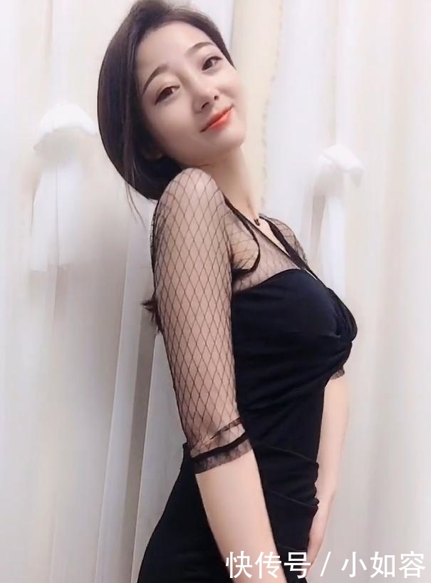 打扮|御姐美女的长裙打扮，贴身设计，映衬“腰身比例”