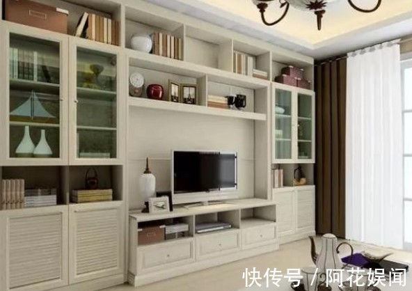 收藏品|老公非要在客厅打一排柜子!没想到这么多好处,邻居回家默默照做