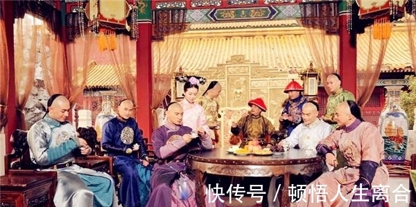 康熙&雍正一岁抓周,用毛笔胡乱写了个字,康熙看后脸色大变,最后成真