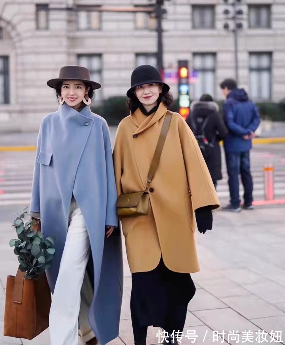 女性们 “母女”穿搭原来不止三木,这些素人妈妈比女儿还会穿,时髦洋气