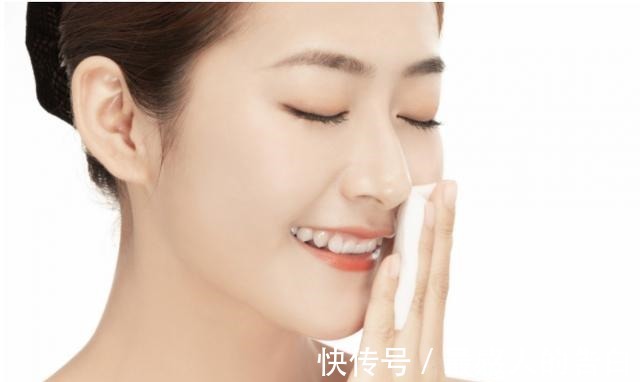 皮肤干燥 唇部护理有多重要没做好涂再贵的口红也是浪费，很多人都忽视了！