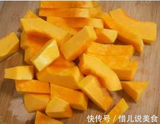 去大姑家做客,大姑做了一款小点心,一口气吃了5个,太好吃