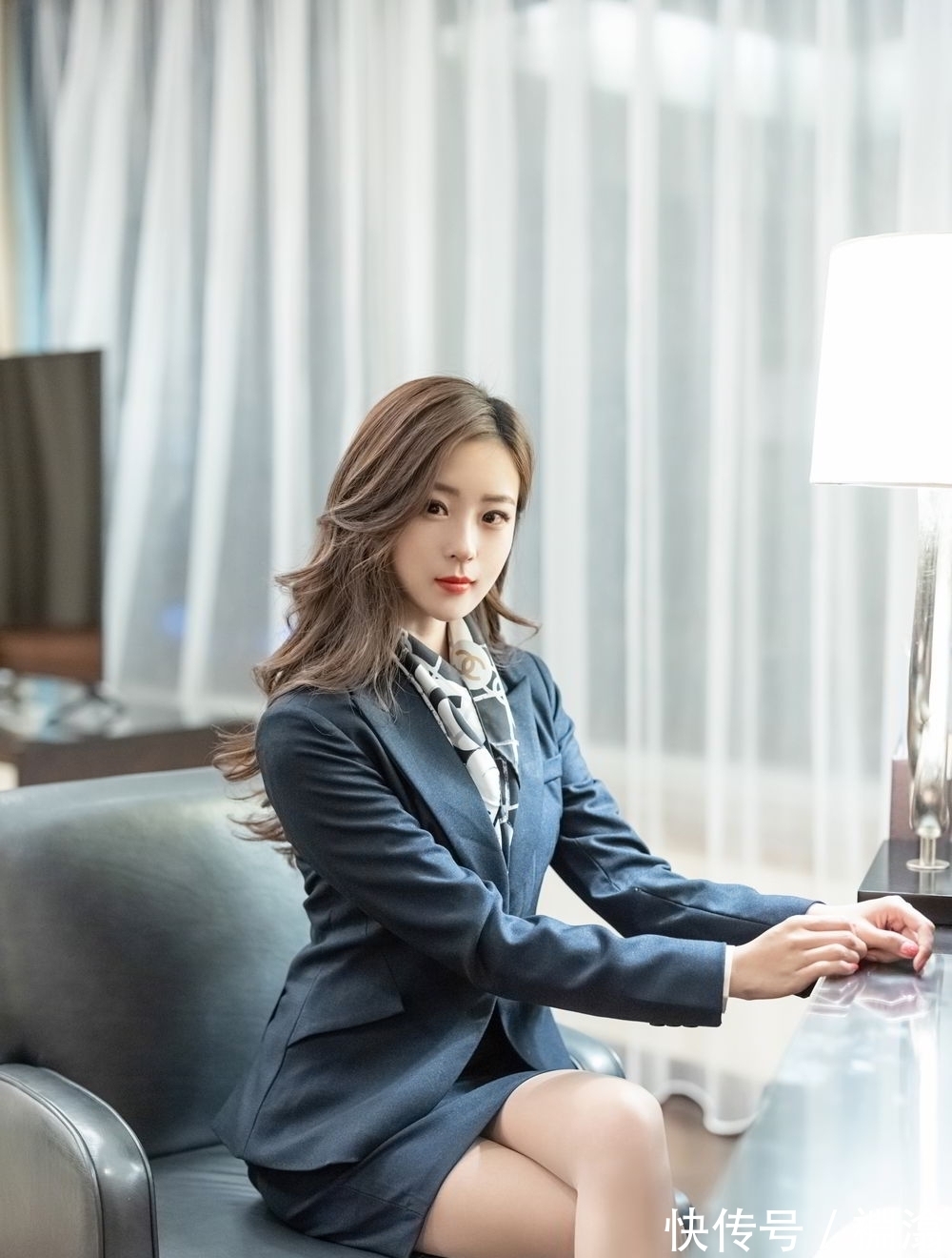 时尚 西装制服美女时尚大气,凸显好身材,展示迷人气质