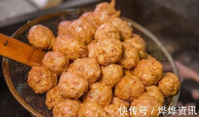 炸肉丸子,做好关键“2步”,丸子炸好酥脆美味,香味足无腥味