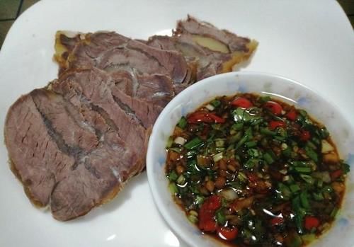 卤牛肉时哪种香料最关键?