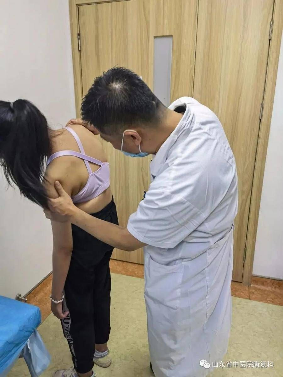 门诊|山东省中医院青少年特发性脊柱侧弯的多学科联合诊疗门诊开诊