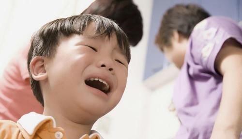 不听话|孩子被打后若有这些反应,实际上是在“求救”,请家长们别再打了