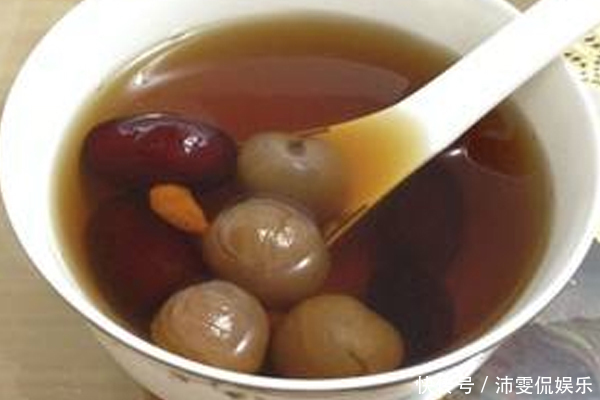 阴虚|枸杞泡水喝,不能加此物,大多数人犯了这个错误,早了解早好
