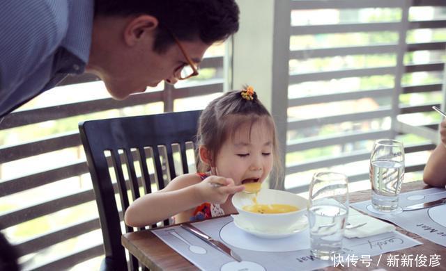 零食|''老师说,吃饭慢就去厕所吃'',宝妈无脏话回怼老师,句句扎心